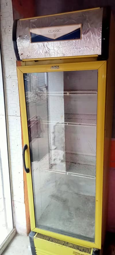 Refrigerator for cold drinks