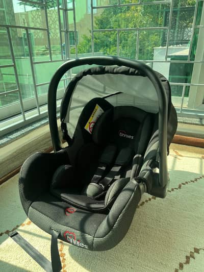 NEW CAR SEAT WITH FREE BABY ITEMS