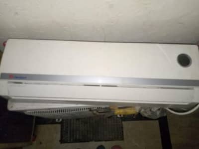 Ac For sale 1 /tan good condition 03124471302