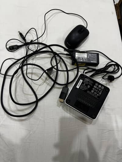 Mini PC Core i3 (8GB RAM / 128GB SSD) - Small Desktop Computer