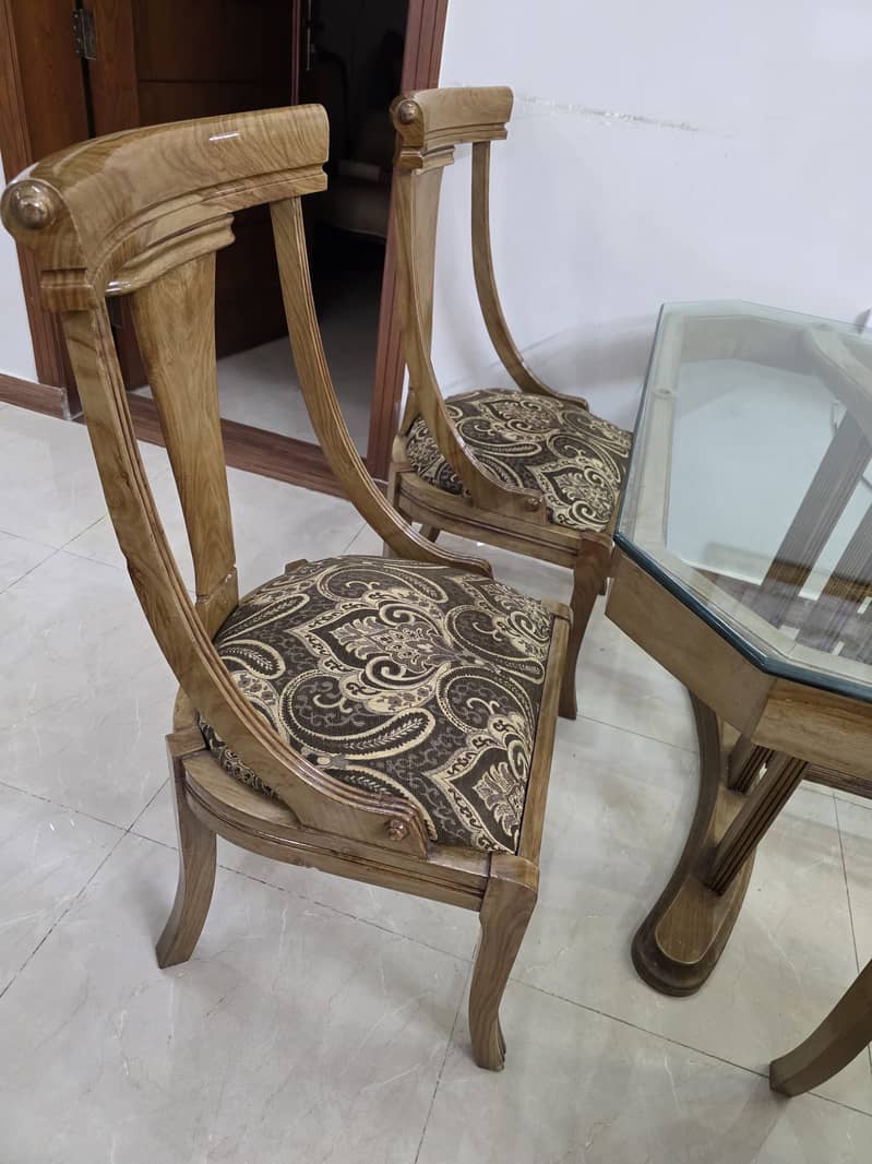 Solid dining table 4