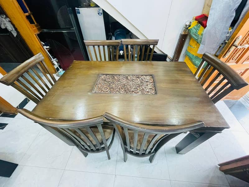 Dining table & chairs 0
