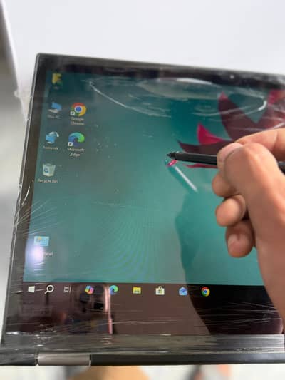 Lenovo ThinkPad X380 Yoga | Core i7 8th Gen | 8/256GB |Full Assesories