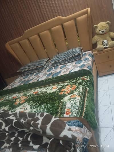 good neat clean condition bed