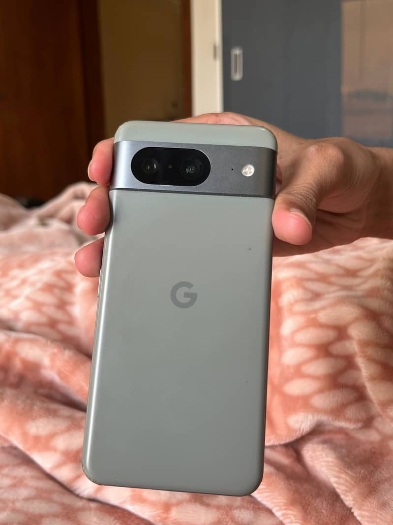 Google Pixel 8 4