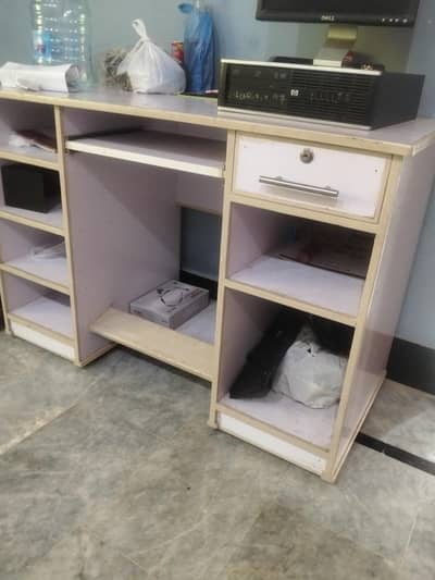 computer and table for sale