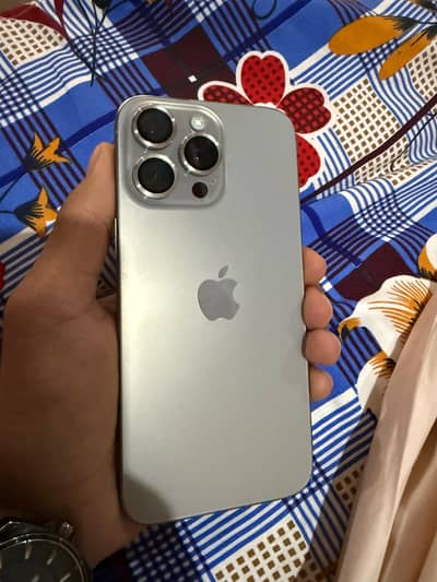 iphone 15pro max jv 256 gb with box colour titanium Health 88%