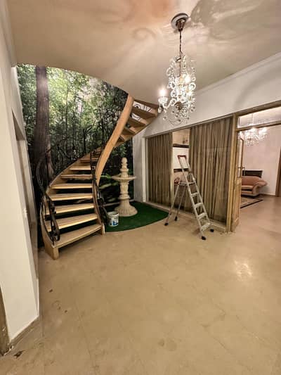 18 Marla Used Modern Design Most Beautiful Well Maintained Bungalow For Sale At Prime Location Of DHA Lahore Near To Park Masjid & Commercial Market