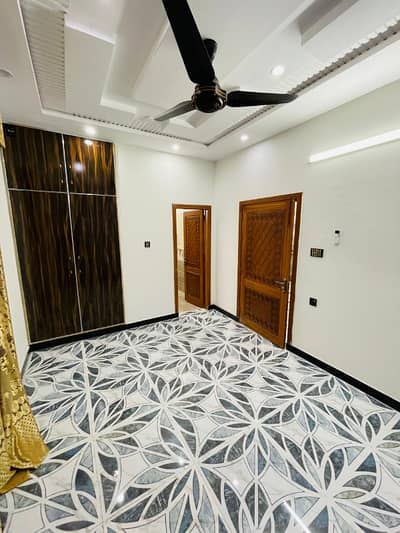 Prime Location 5 Marla House Is Available In Wapda Town