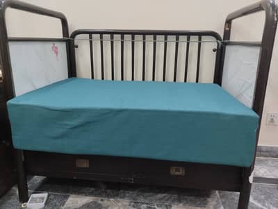 Baby cot + mattress