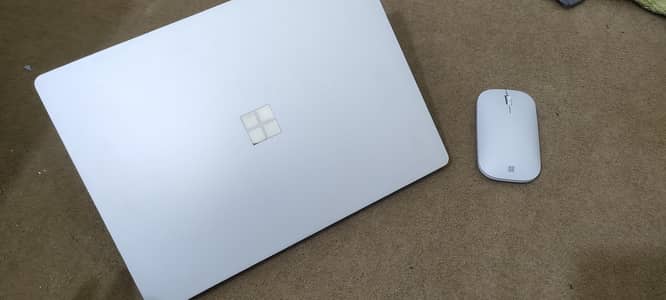Microsoft surface | ultra Slim Laptop 8th Generation