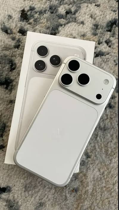 iPhone 17 Pro Max 256GB Silver – 100% Battery – 64 Cycles