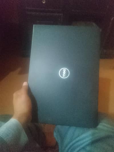 Dell Core i7 7th gen 8gb ram and 256gb m1 card