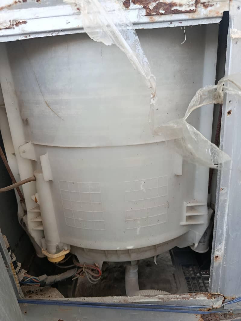 پرانی واشنگ مشین 1