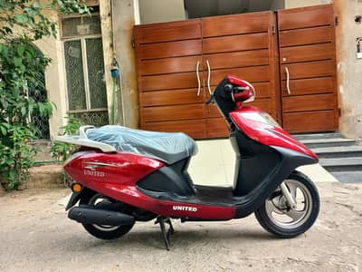 United Scooty 100 CC petrol 2022 end model 3200 km original driven