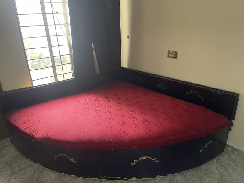 Round bed 0