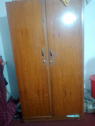 Wardrobe best condition 1 inch pilai k andr. Lasania