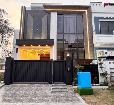 Centrally Located Prime Location House For sale In Citi Housing Society Available