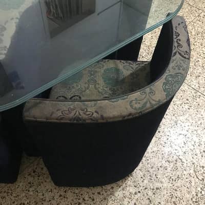 ROUND DINNING TABLE WITH FOUR CHAIRS