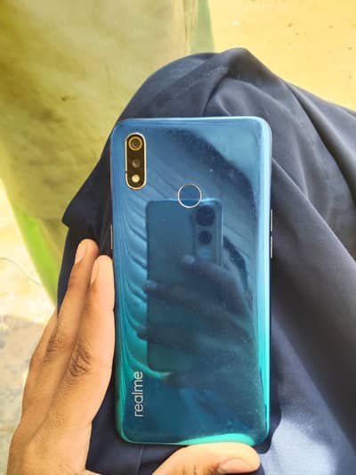 realme c63 mobile hy box ni hain