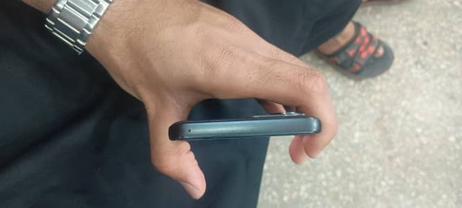 10/9 condition 4/128 gb Camera 50 MP 3 months sim working