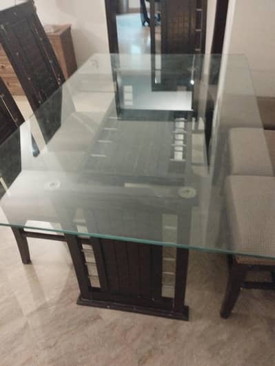 Dining  table with six chairs for sale 45000 in wapda town Lahore