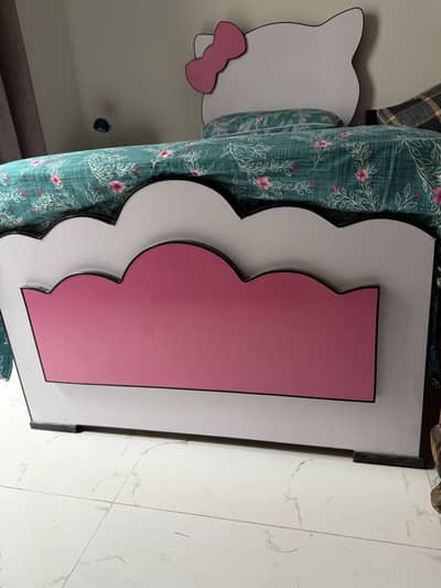 Hello Kitty Bed with Spring Mattress 10/10 Condition