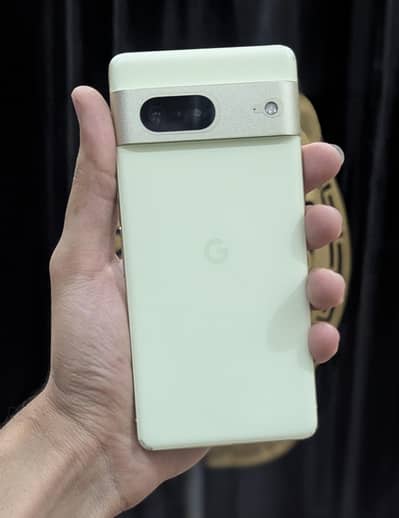 Google pixel 7 LIME green Colour.