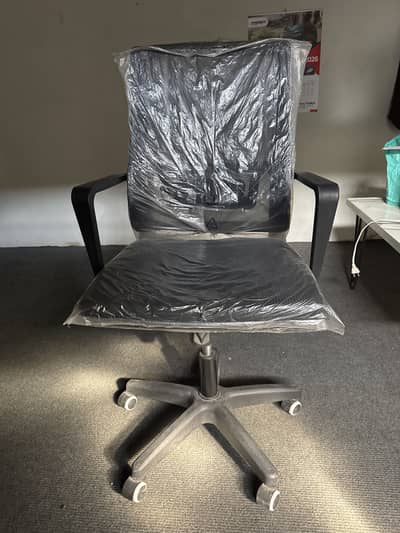 Office chair 360 degree roundable brand new condition urgent sale