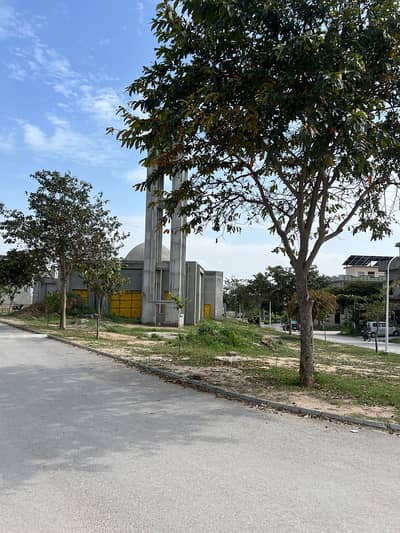 Prime Investment Opportunity 12 Marla Developed Plot in Gulberg Residencia L Block | Ideal Location