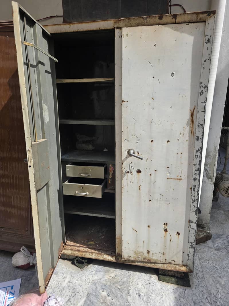 Solid iron safe almari 0