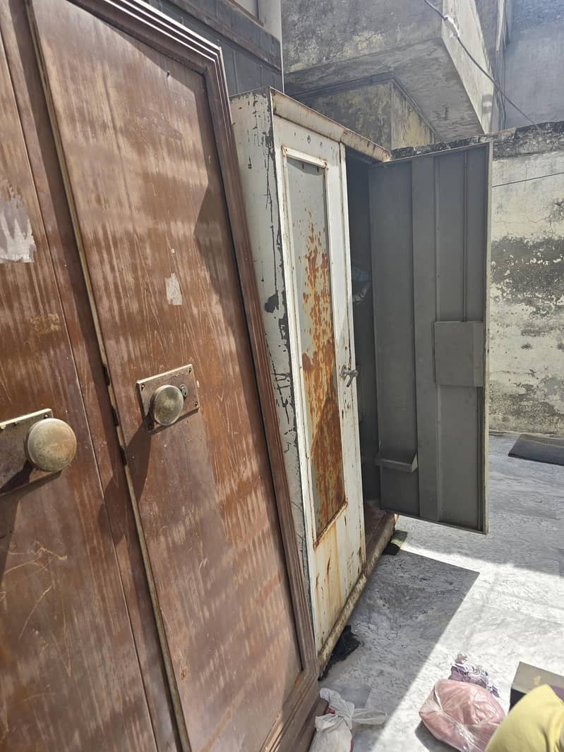 Solid iron safe almari 3