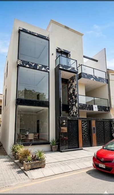 LUXURY FULL- BUNGALOW FOR SALE ,Prime Location: KDA Officers Housing Scheme. KOHS Ban glows Near Masjid e Jabaal3 Elegant Bedrooms with modern built-in wardrobes in each floor. Lift Facility Available