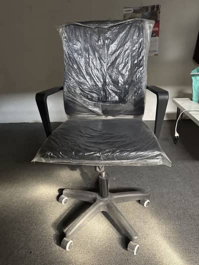 Office chair 360 degree roundable brand new condition urgent sale