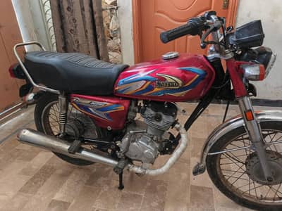 United CG 125 for sale urjant  contact. . . 0/3/1/4/2/2) 0/1/3/3/3