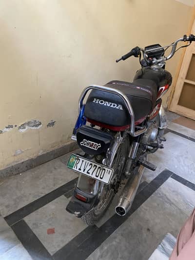 Honda 70 for urgent sale in Good condation Tank tapa original availabl