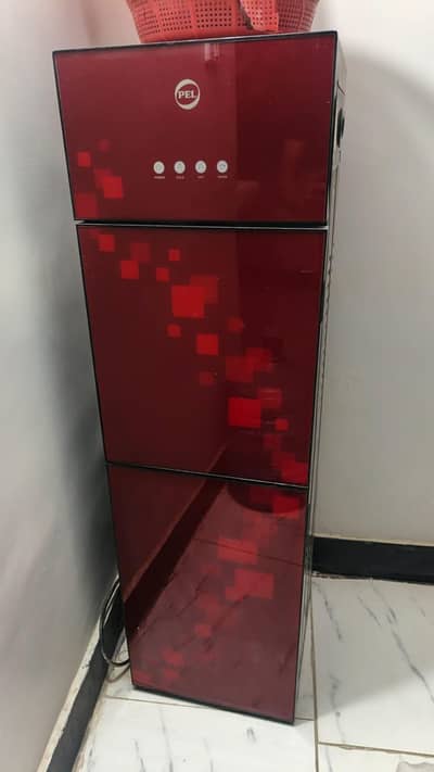 water dispenser  mint condition perfect working only 2 month use