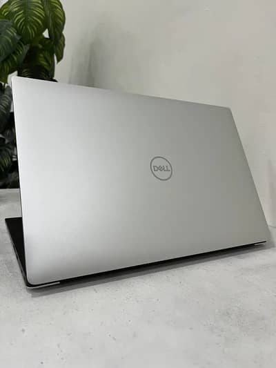 Dell 5540 i7 9th Gen | 32/512 [4Gb card]