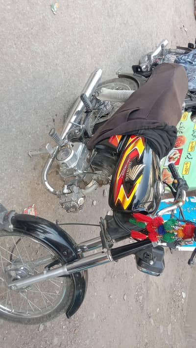 mashAllah ghr ki bike pori new taiyar ki h