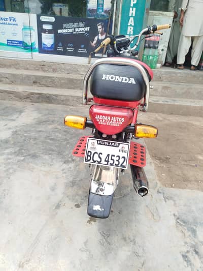 neat and clean single hand used