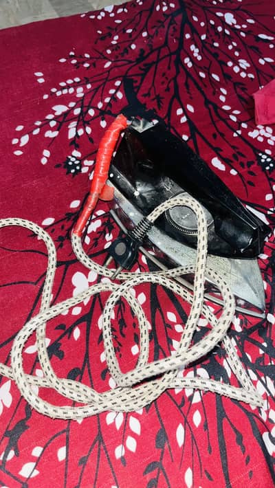 2 Irons  in black n white isteri