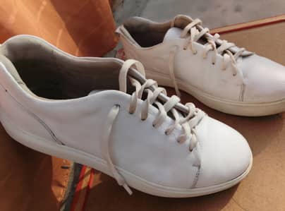 Fresh White Sneakers – Used-Excellent  Ready to Wear  size-6.5