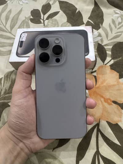 Iphone 15 pro Natural Titanium
