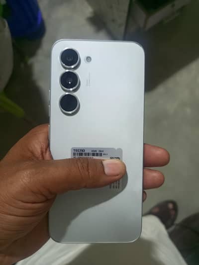 Tecno Spark 40 pro. Rem 8gb Rom 256gb
