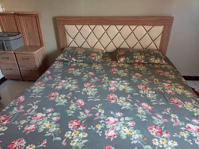 bed set available with mattress