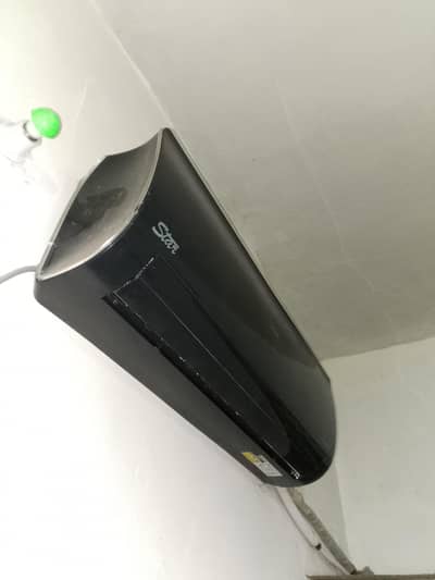 like new condition DC inverter hot and cool