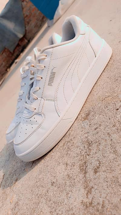 stylish sneakers size 9