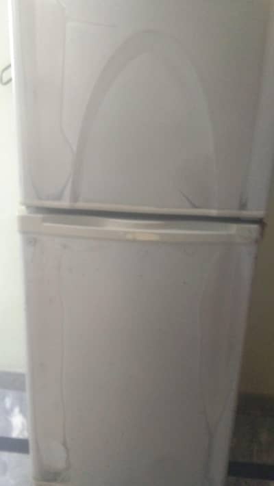 Darwaza thora  sa kharab hai kharab hai side se