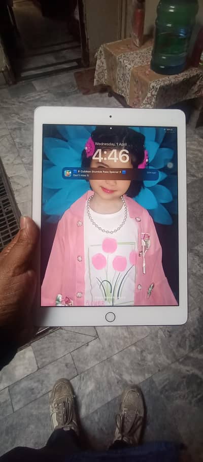 ipad 5th generation 32 gb neat n clean condition