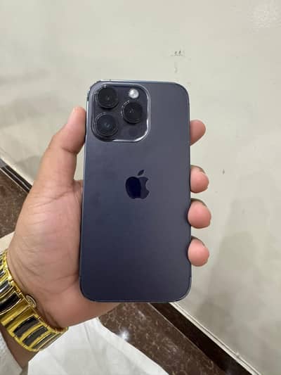 Apple Iphone 14 Pro with Box and Cable